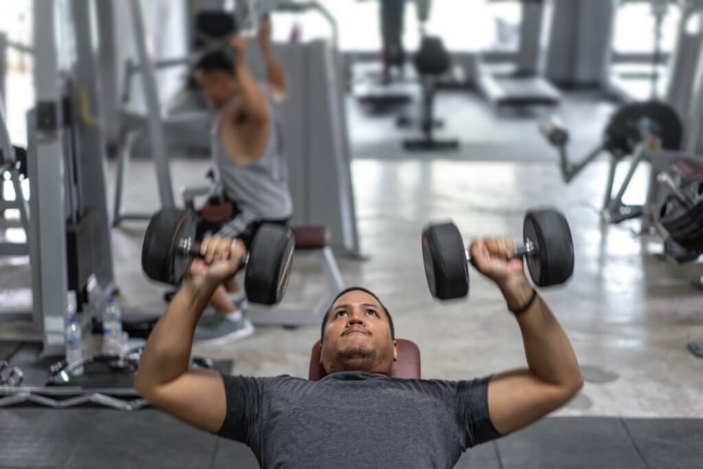 簡單練三頭肌！在家用啞鈴就做得到！