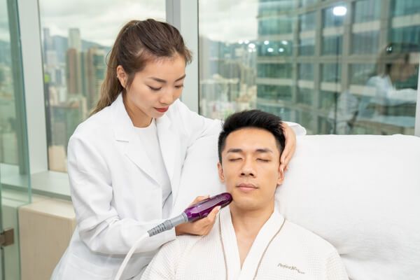 專業皮膚分析 及 ACP 頸紋槍療程