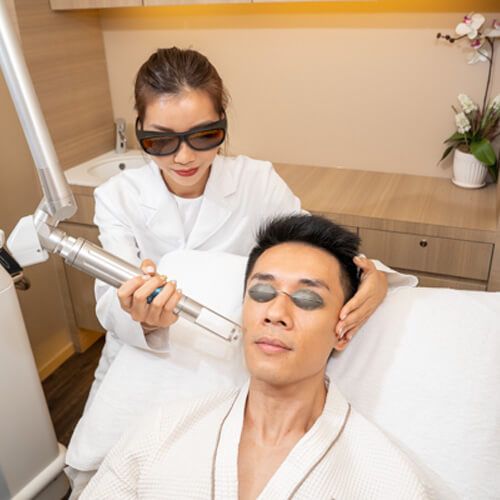 進行 P9 皮秒去斑療程